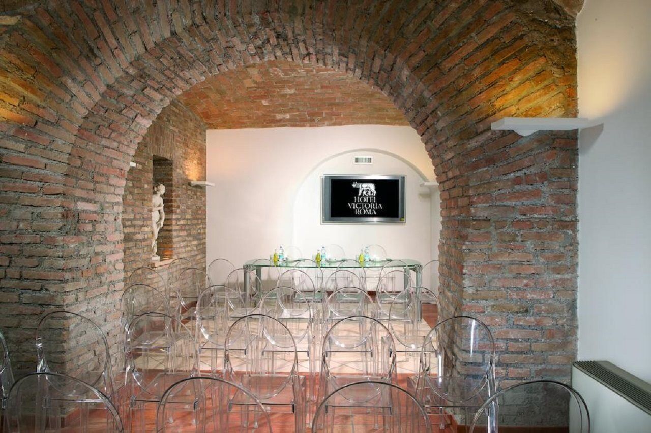Victoria Hotel 4*