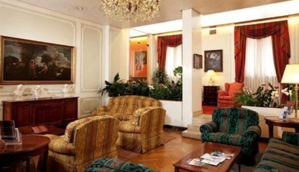 Victoria Hotel